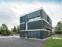 Raffstoren von ROMA in anthrazit bei modernem Einfamilienhaus