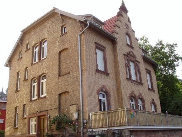 Kunststofffenster mit Stichbogen und Oberlicht
