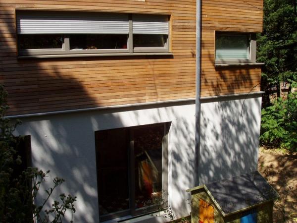 Holz-Alu-Fenster grau mit Rollladen