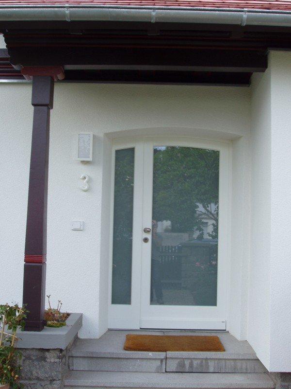 Holz-Rahmentüre mit Seitenteil und Rundknauf (Kugel)