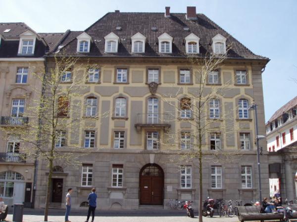Holzfenster mit Wetterschenkel und Sprossen