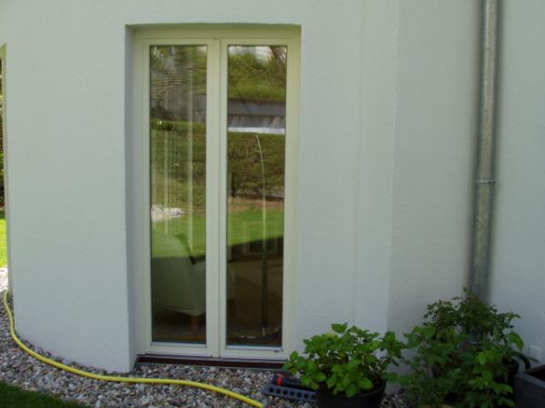 Holz-Balkontüre mit Stulp und Flügelabdeckung in Aluminium