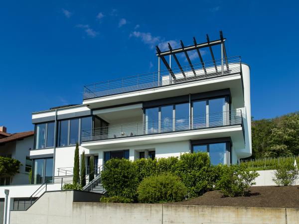 Fensterfassade in Holz-Aluminium