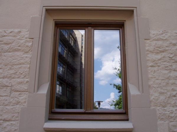 Holzfenster mit Stulp und profilierter Schlagleiste