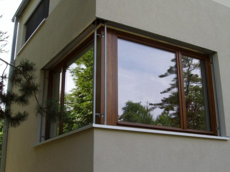 Eckfenster mit Fassadenraffstore