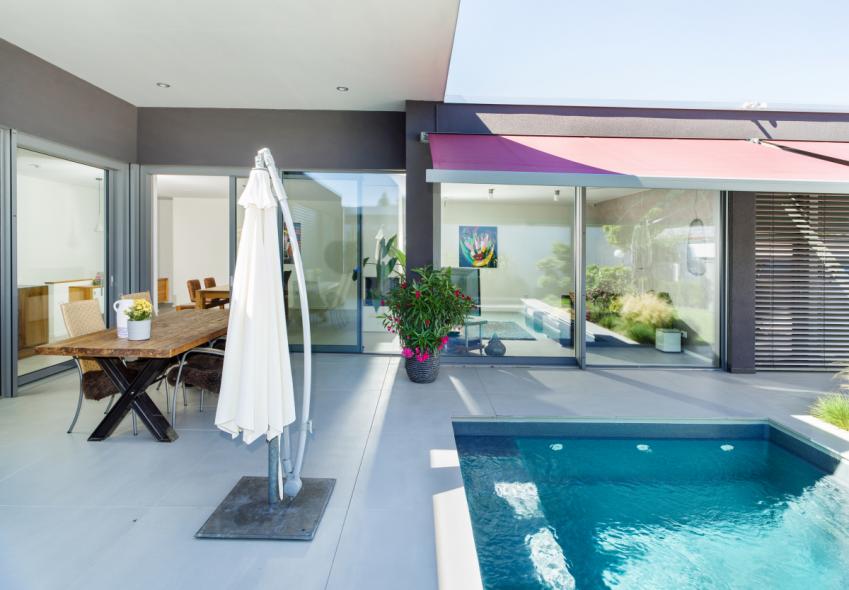 Hebe-Schiebe-Anlagen in Alu-Holz mit Fassadenraffstor