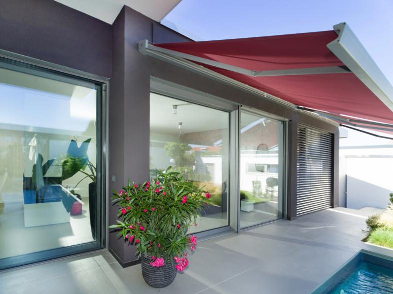 Hebe-Schiebe-Anlagen in Alu-Holz inkl. Fassadenraffstor mit gebördelter Lamelle