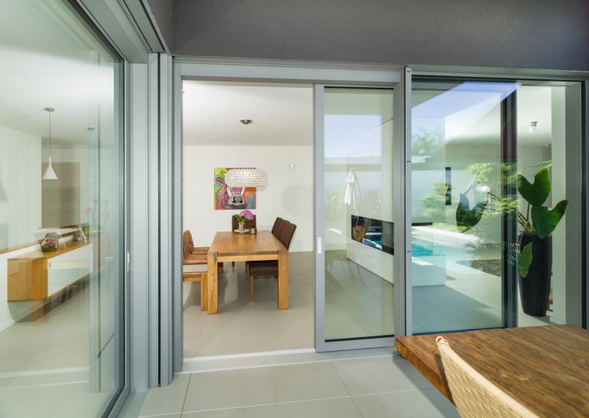 Hebe-Schiebe-Anlage in Alu-Holz mit barrierefreier Bodenschwelle