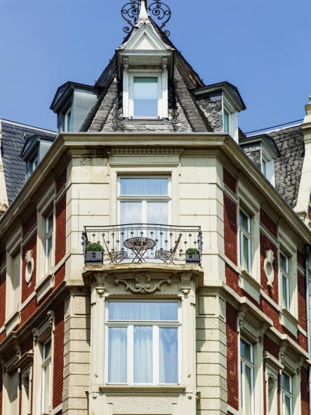 Holzfenster und Balkontüre mit Wetterschenkel
